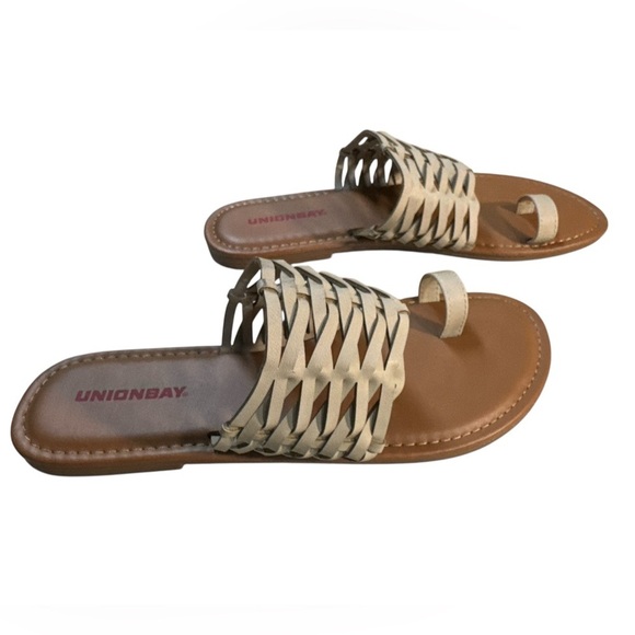 UNIONBAY Shoes - Unionbay Robyn Woven Toe Ring Flat Sandal Women’s Size 8M Cream & Tan